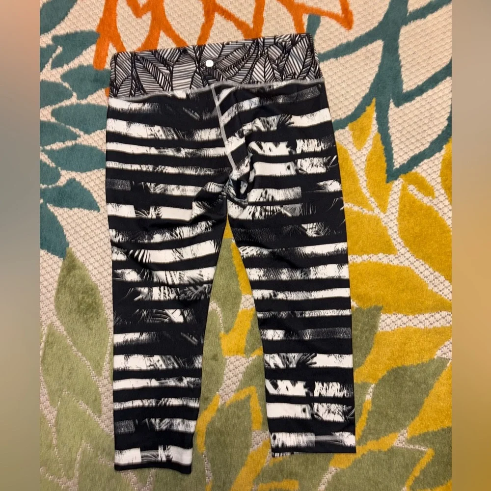 Lululemon Wunder Under Crop Leggings Black White Palm Stripe Print Size 10 - Picture 5 of 8